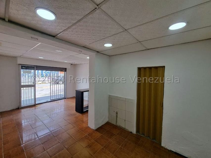 Comercial (Local Comercial) en Alquiler en Parroquia Catedral, Lara - 37