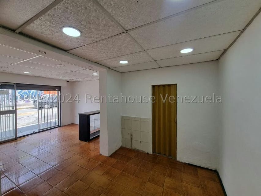Comercial (Local Comercial) en Alquiler en Parroquia Catedral, Lara - 38