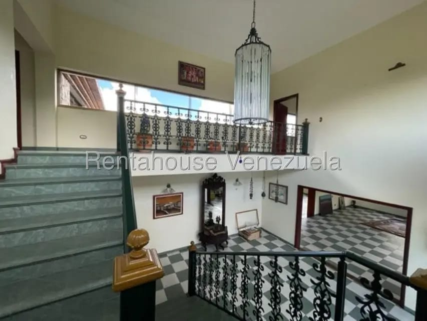 Casa (Duplex) en Venta en Avenida Principal Cecilio Acosta, Miranda - 13