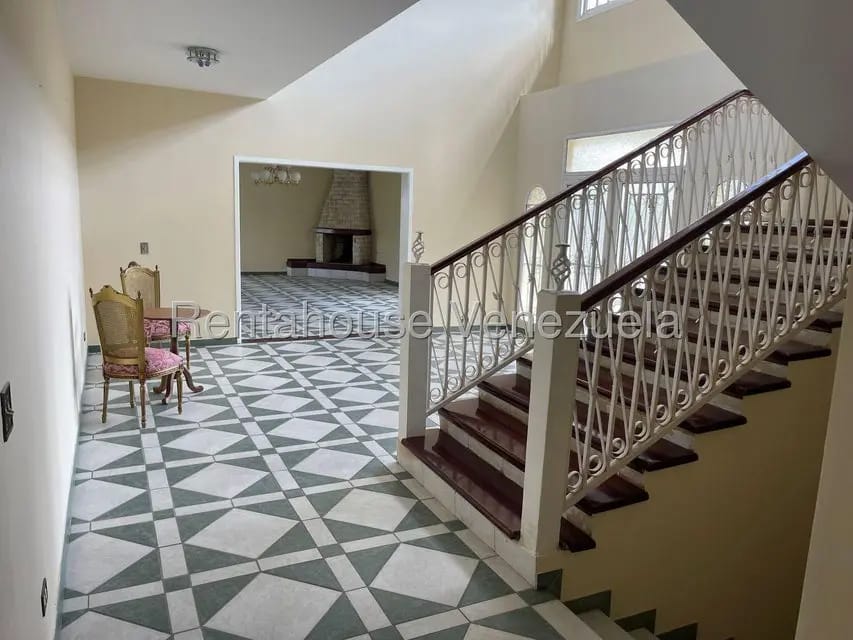 Casa (Duplex) en Venta en Avenida Principal Cecilio Acosta, Miranda - 5