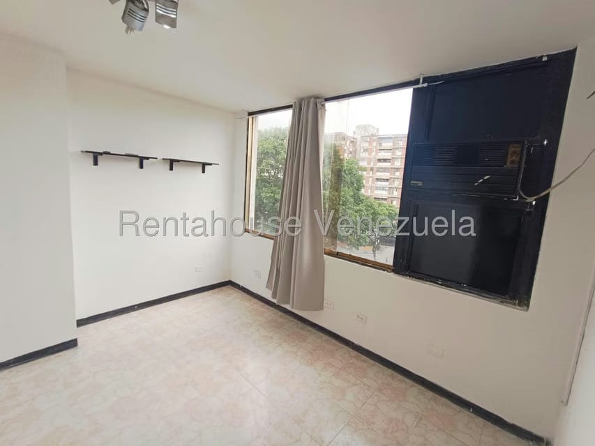 Comercial (Consultorio Medico) en Alquiler en Los Caobos, Distrito Metropolitano - 3