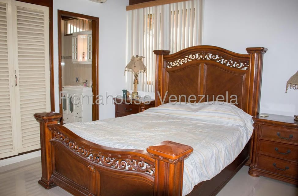 Casa (Duplex) en Venta en Colinas de Vista Alegre, Distrito Metropolitano - 24