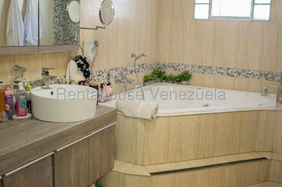 Casa (Duplex) en Venta en Colinas de Vista Alegre, Distrito Metropolitano - 25