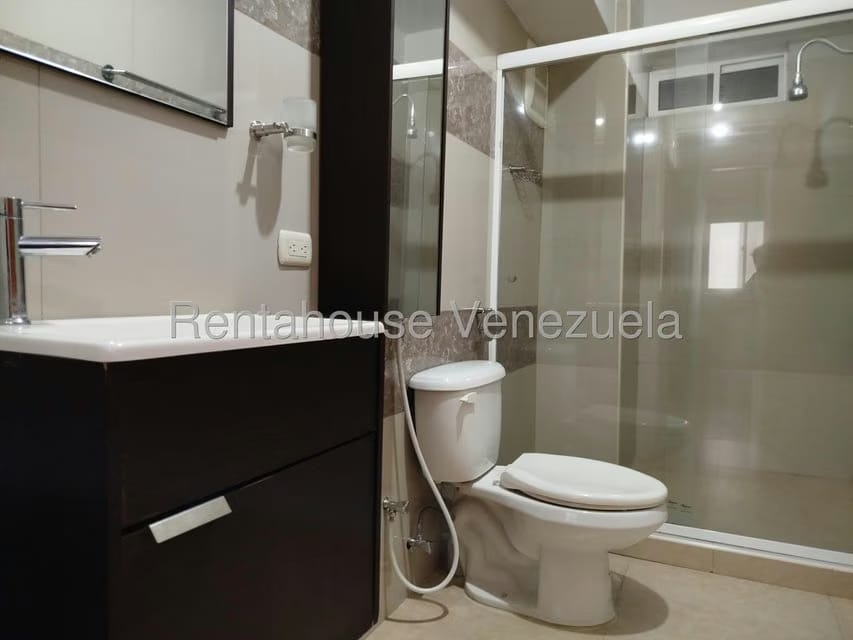 Apartamento (1 Nivel) en Alquiler en Andres Bello, Aragua - 16