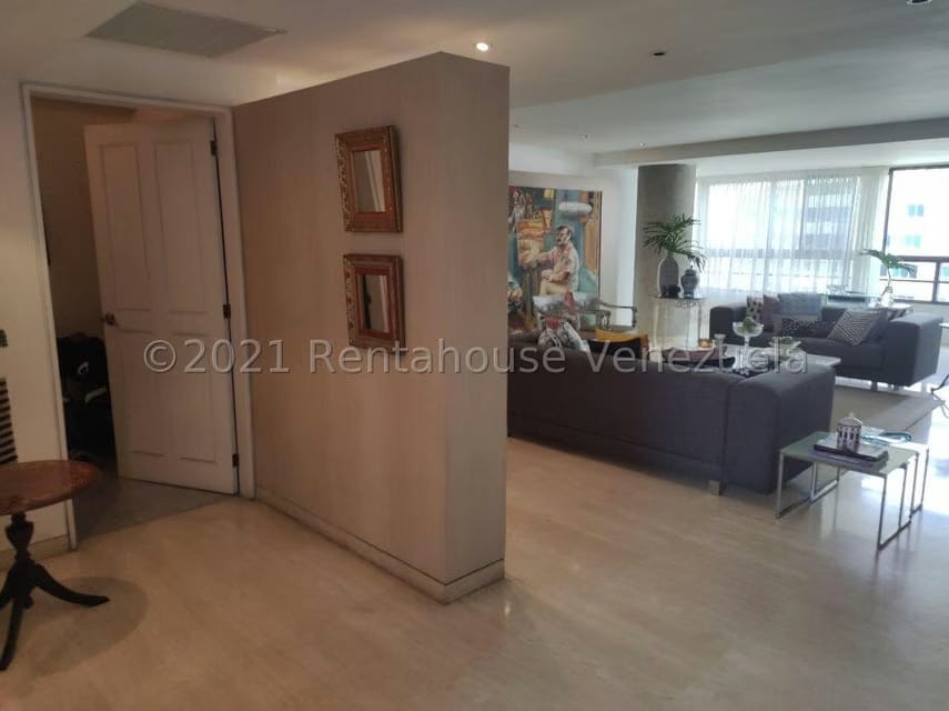 Apartamento (1 Nivel) en Venta en Los Chorros, Distrito Metropolitano - 2