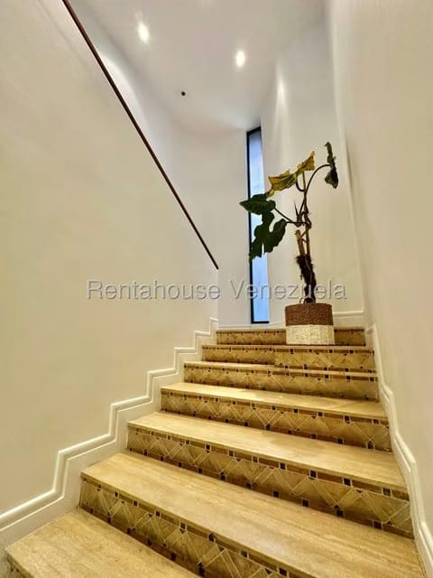 Apartamento (Planta Baja) en Venta en Los Palos Grandes, Distrito Metropolitano - 23