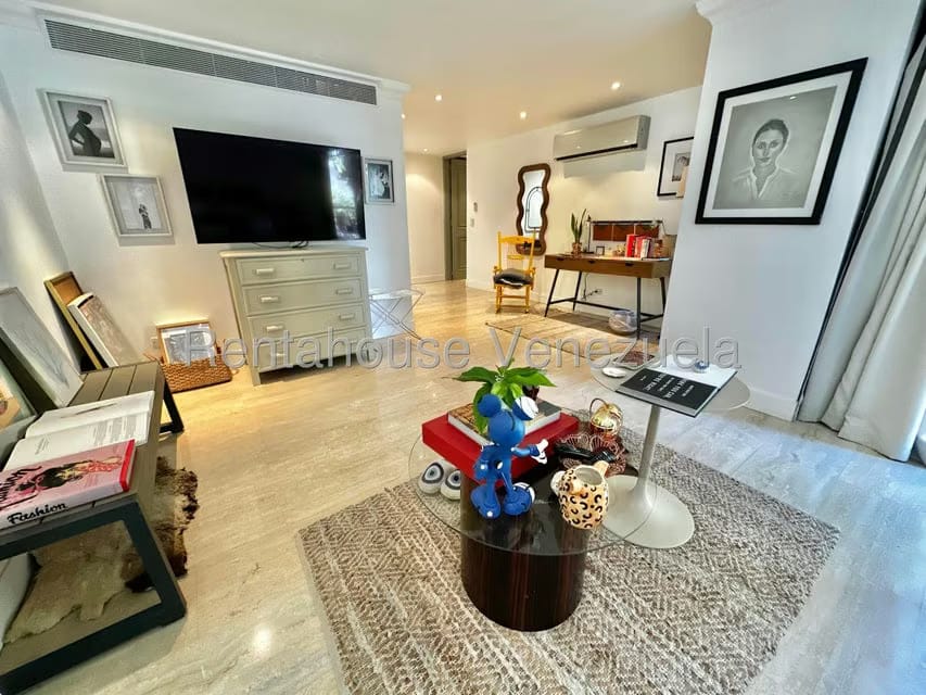 Apartamento (Planta Baja) en Venta en Los Palos Grandes, Distrito Metropolitano - 28