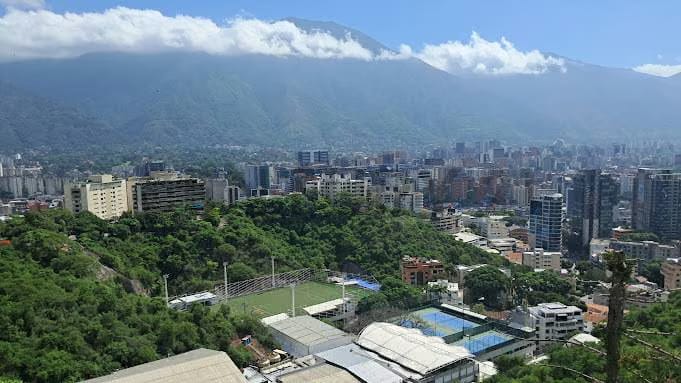 Alquiler de apartamento en Chulavista con vista 180 grados al Avila