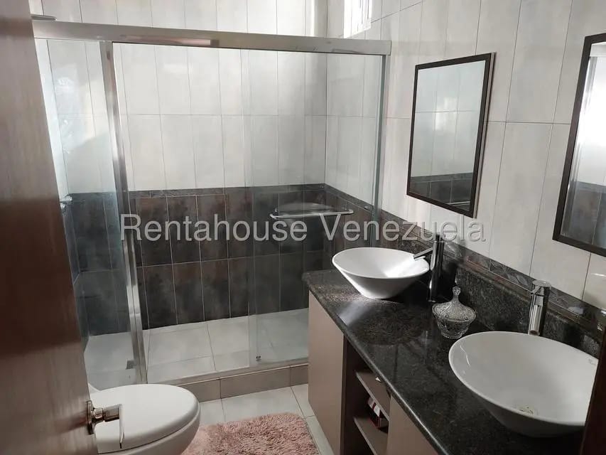 Townhouse (Duplex) en Venta en Avenida Milagro Norte, Zulia - 13
