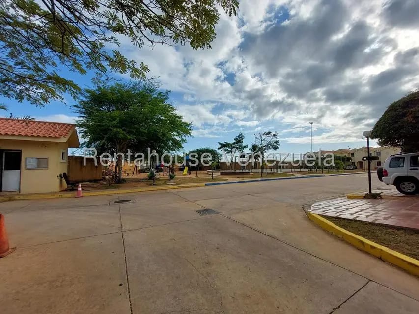 Townhouse (Duplex) en Venta en Avenida Milagro Norte, Zulia - 15