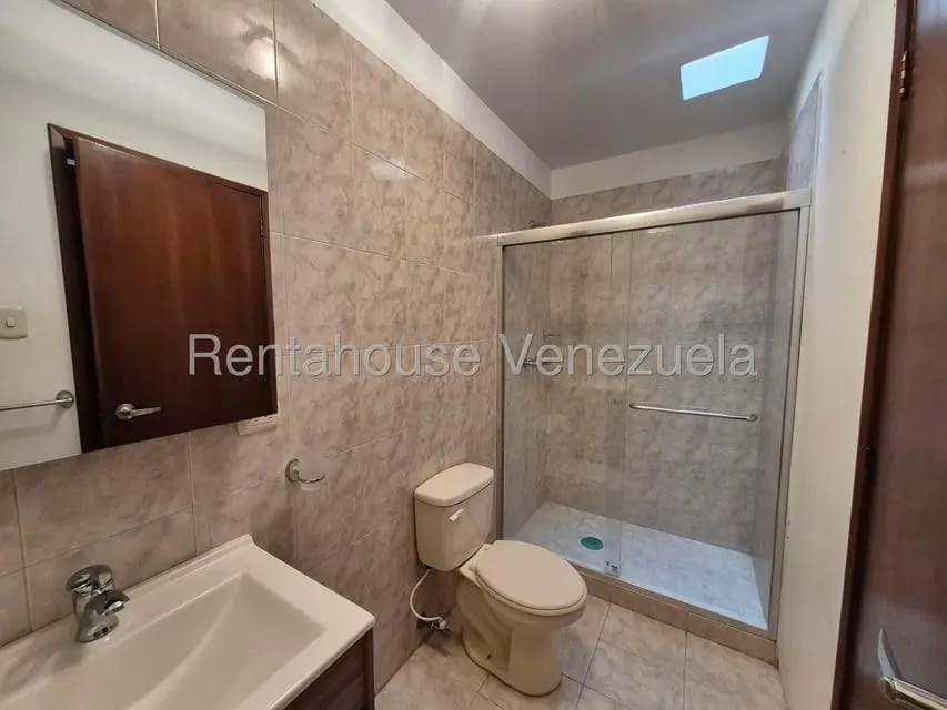 Townhouse (Duplex) en Venta en Avenida Milagro Norte, Zulia - 18