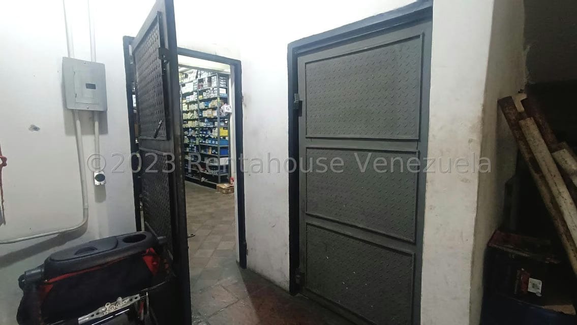 Comercial (Local Comercial) en Venta en Los Rosales, Distrito Metropolitano - 14