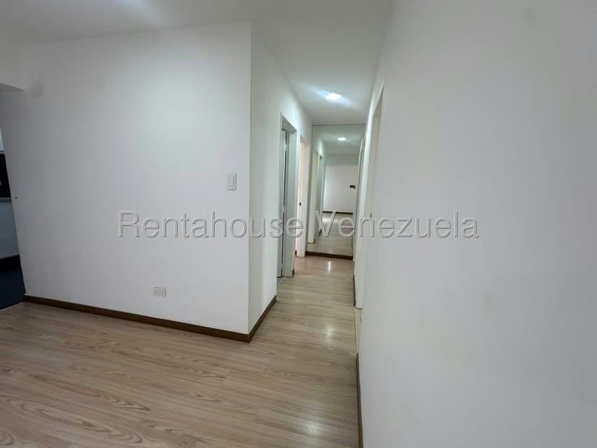 Apartamento (1 Nivel) en Alquiler en Los Naranjos del Cafetal, Distrito Metropolitano - 11