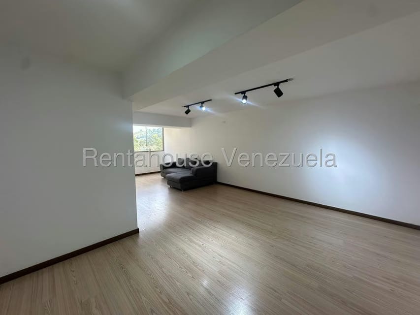Apartamento (1 Nivel) en Alquiler en Los Naranjos del Cafetal, Distrito Metropolitano - 10