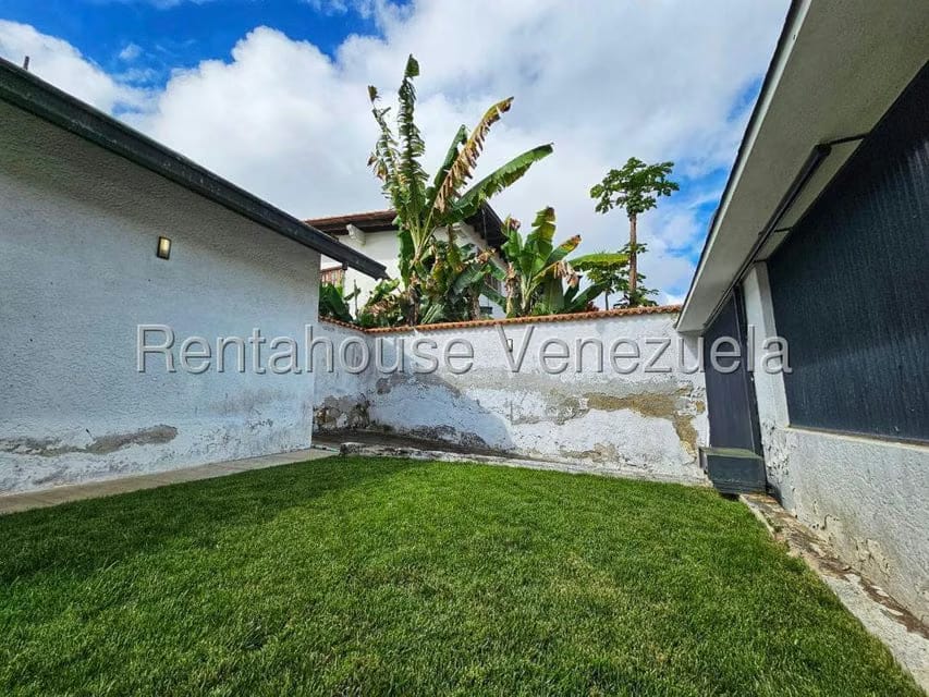 Casa (Duplex) en Venta en Lomas de La Lagunita, Distrito Metropolitano - 4