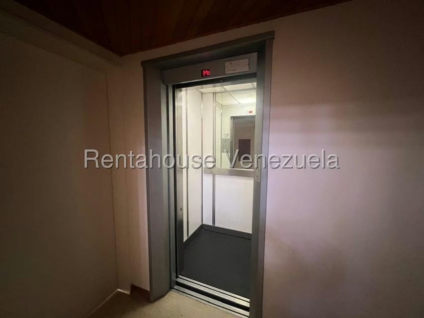 Apartamento (1 Nivel) en Alquiler en Santa Eduvigis, Distrito Metropolitano - 28