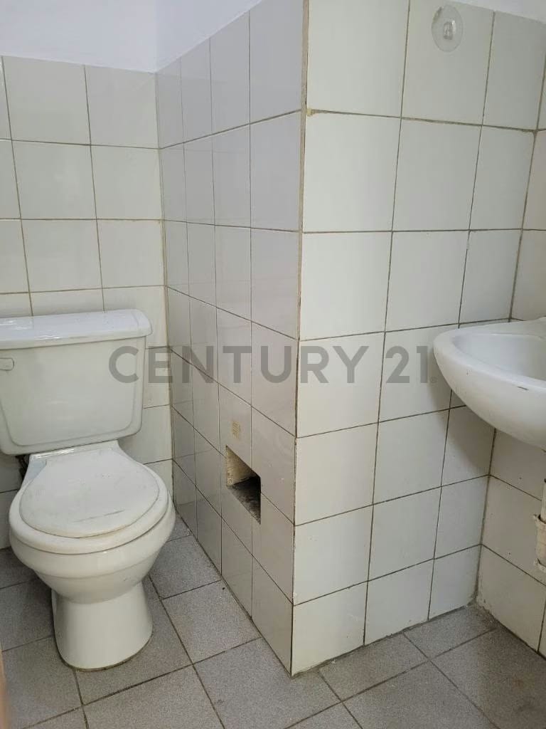 Local Comercial en Alquiler, LECHERIA C.C Galery Center - 12