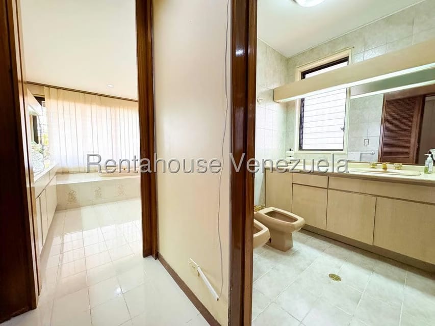 Casa (Duplex) en Venta en Los Naranjos del Cafetal, Distrito Metropolitano - 59