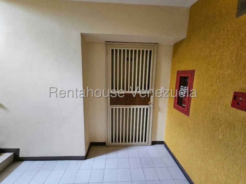 Apartamento (1 Nivel) en Venta en Lomas de Prados del Este, Distrito Metropolitano - 2