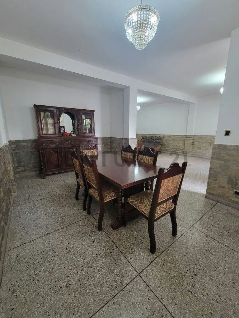 Venta de Casa en Urb. Pocaterra - 3