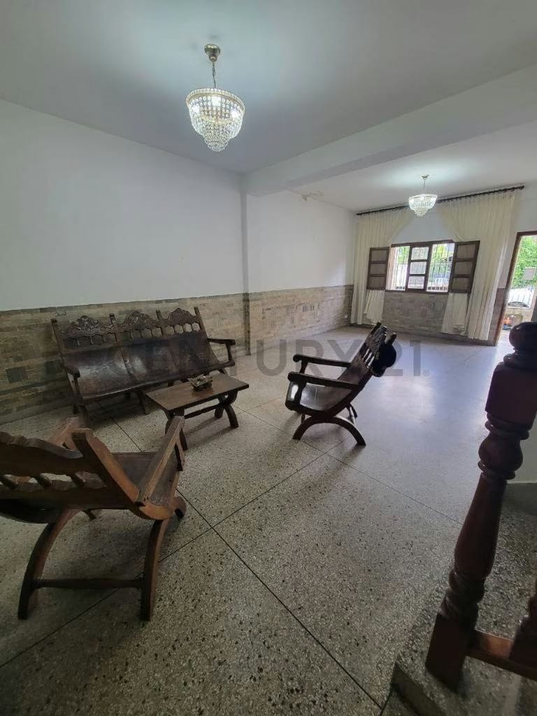 Venta de Casa en Urb. Pocaterra - 4