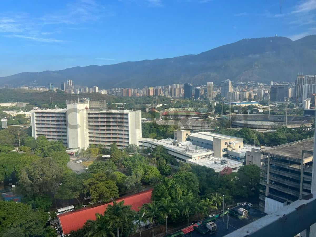 Alquiler de Oficina Ejecutiva de 60 m² en C.C. Los Chaguaramos - 11