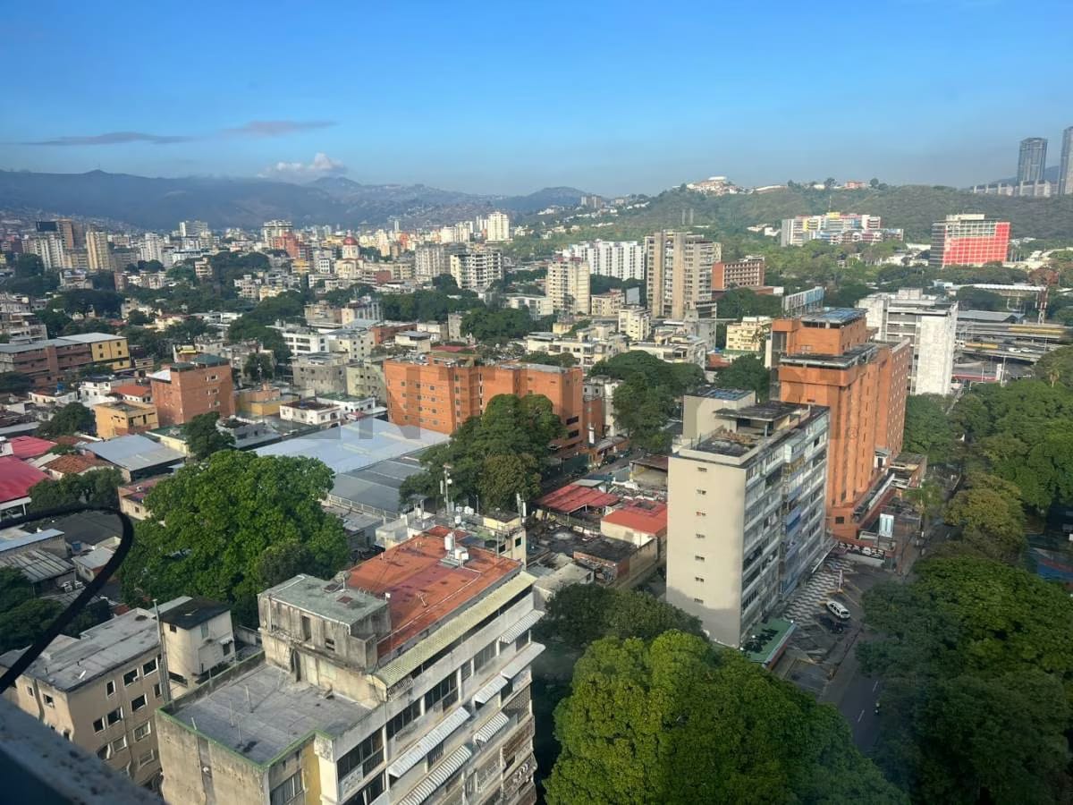 Alquiler de Oficina Ejecutiva de 60 m² en C.C. Los Chaguaramos - 12