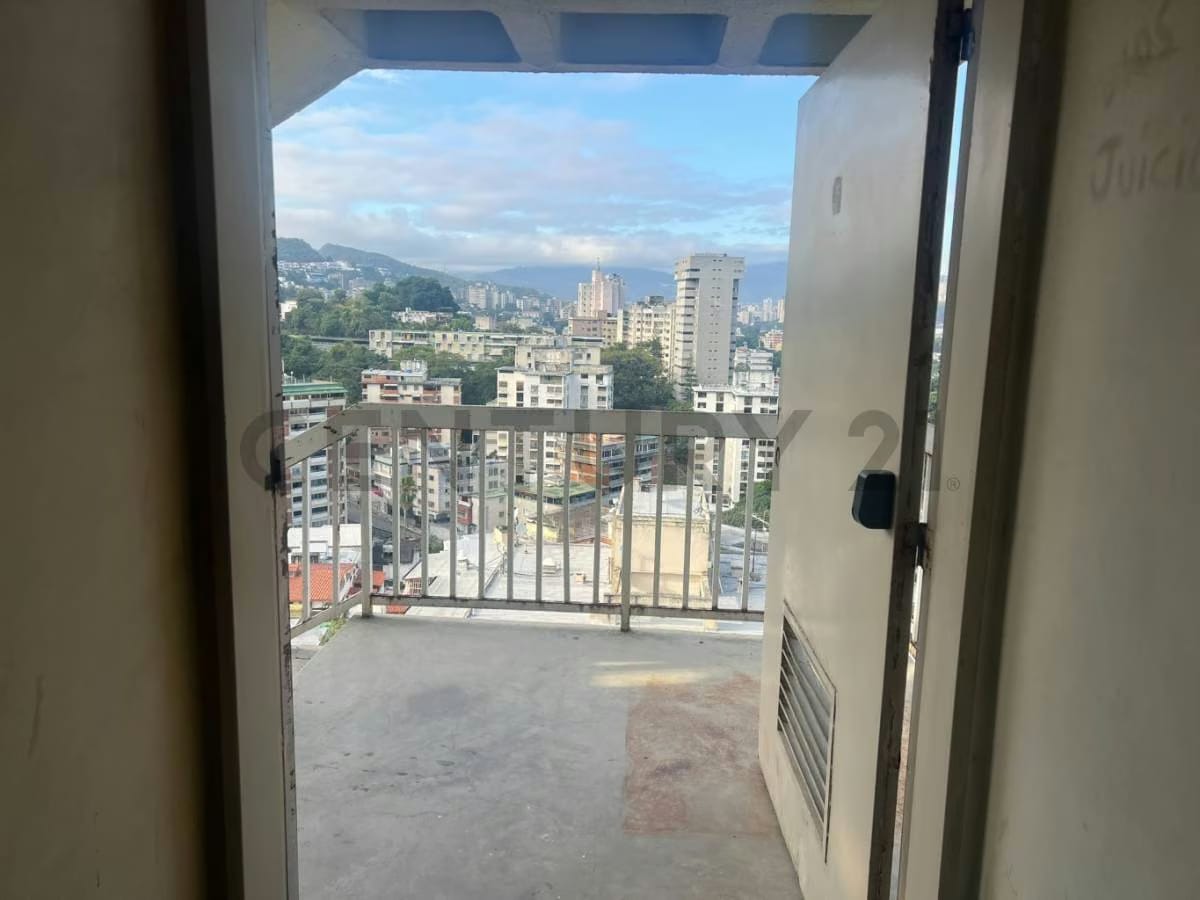 Alquiler de Oficina Ejecutiva de 60 m² en C.C. Los Chaguaramos - 13