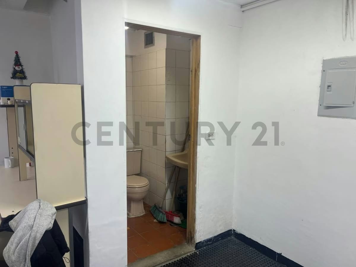 Alquiler de Oficina Ejecutiva de 60 m² en C.C. Los Chaguaramos - 5