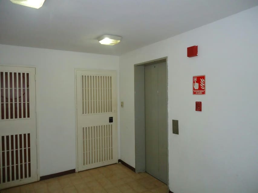 Apartamento (1 Nivel) en Venta en El Cigarral, Distrito Metropolitano - 2