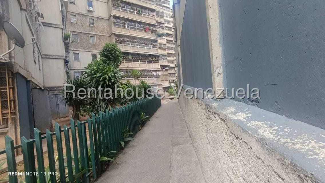 Apartamento (1 Nivel) en Venta en El Valle, Distrito Metropolitano - 2