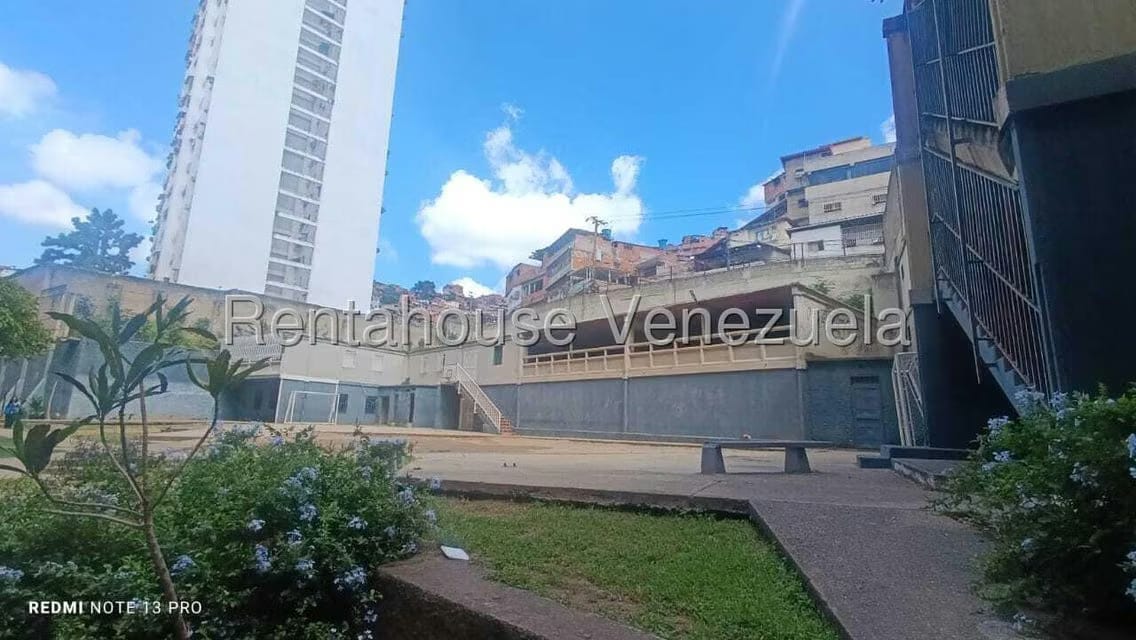 Apartamento (1 Nivel) en Venta en El Valle, Distrito Metropolitano - 3