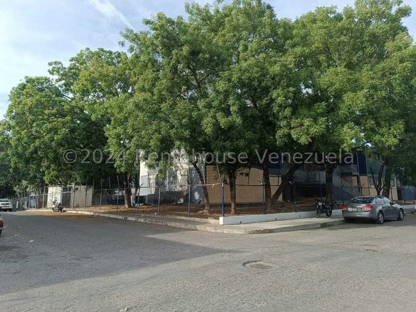 Comercial (Edificio) en Alquiler en Centro, Lara - 28