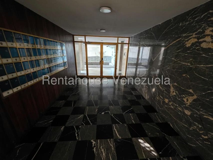 Apartamento (1 Nivel) en Alquiler en El Marques, Distrito Metropolitano - 2