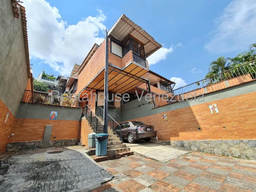 Casa (Multipes Niveles) en Venta en Prados del Este, Distrito Metropolitano - 2