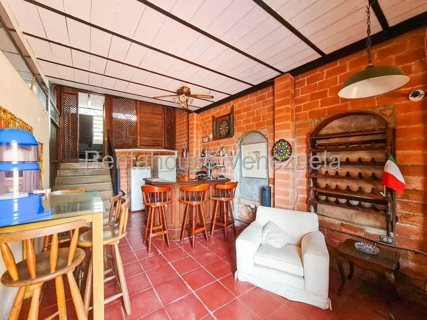 Casa (Multipes Niveles) en Venta en Prados del Este, Distrito Metropolitano - 13