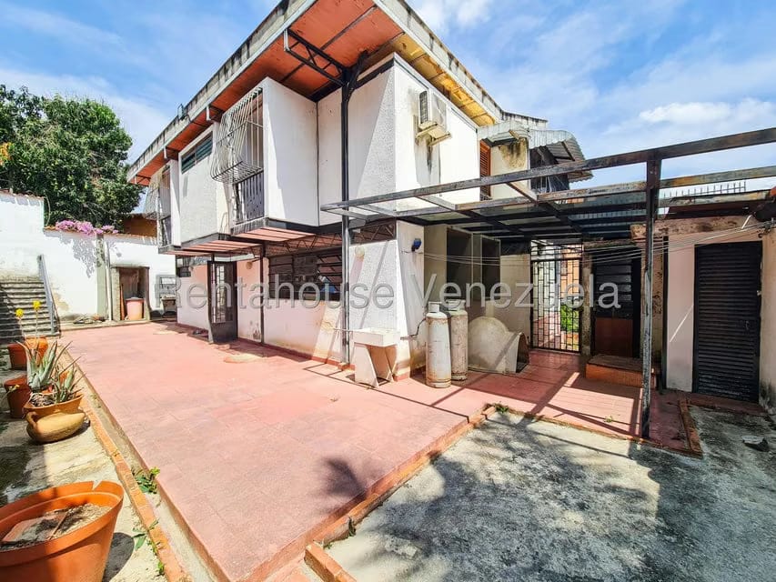Casa (Multipes Niveles) en Venta en Prados del Este, Distrito Metropolitano - 25