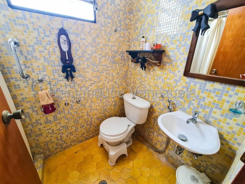 Casa (Multipes Niveles) en Venta en Prados del Este, Distrito Metropolitano - 28