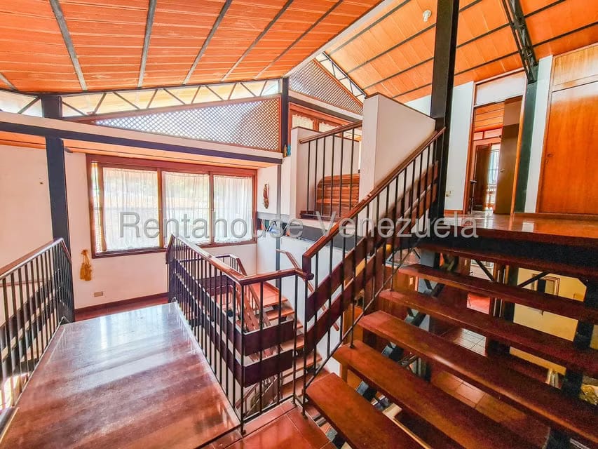 Casa (Multipes Niveles) en Venta en Prados del Este, Distrito Metropolitano - 33