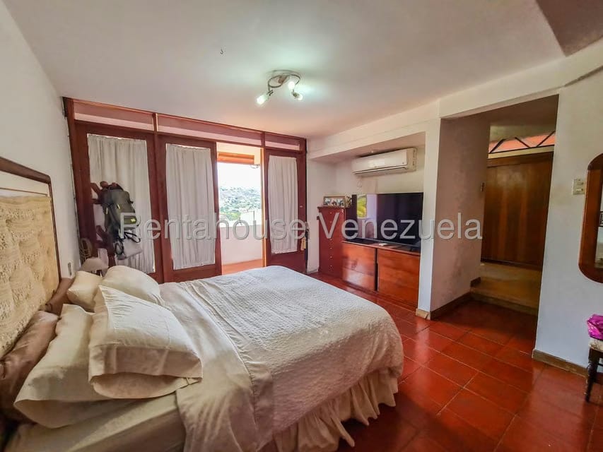 Casa (Multipes Niveles) en Venta en Prados del Este, Distrito Metropolitano - 35