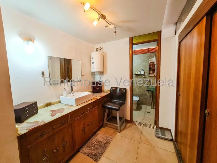 Casa (Multipes Niveles) en Venta en Prados del Este, Distrito Metropolitano - 38