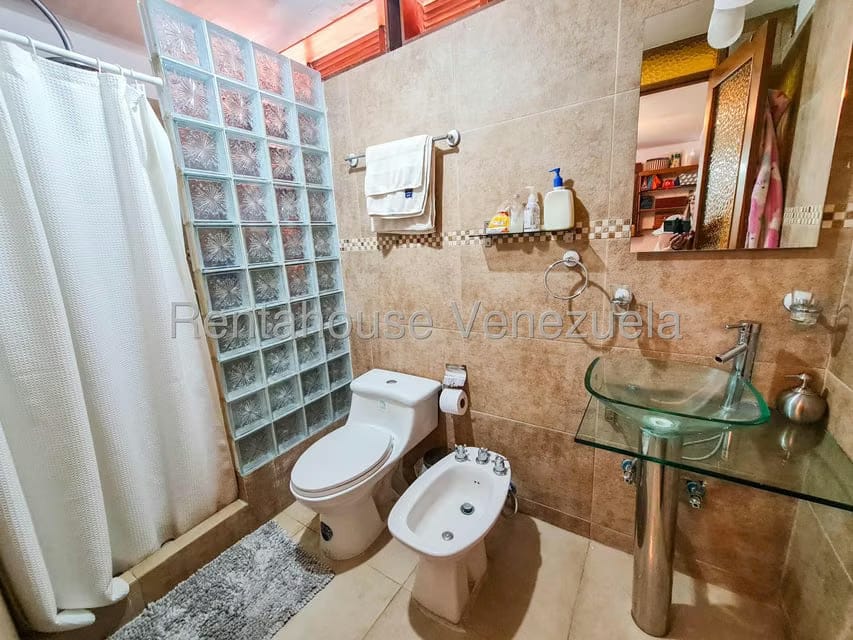 Casa (Multipes Niveles) en Venta en Prados del Este, Distrito Metropolitano - 39
