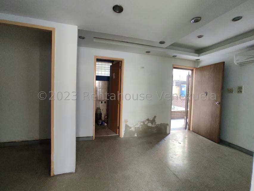 Comercial (Oficina) en Alquiler en El Centro, Aragua - 28