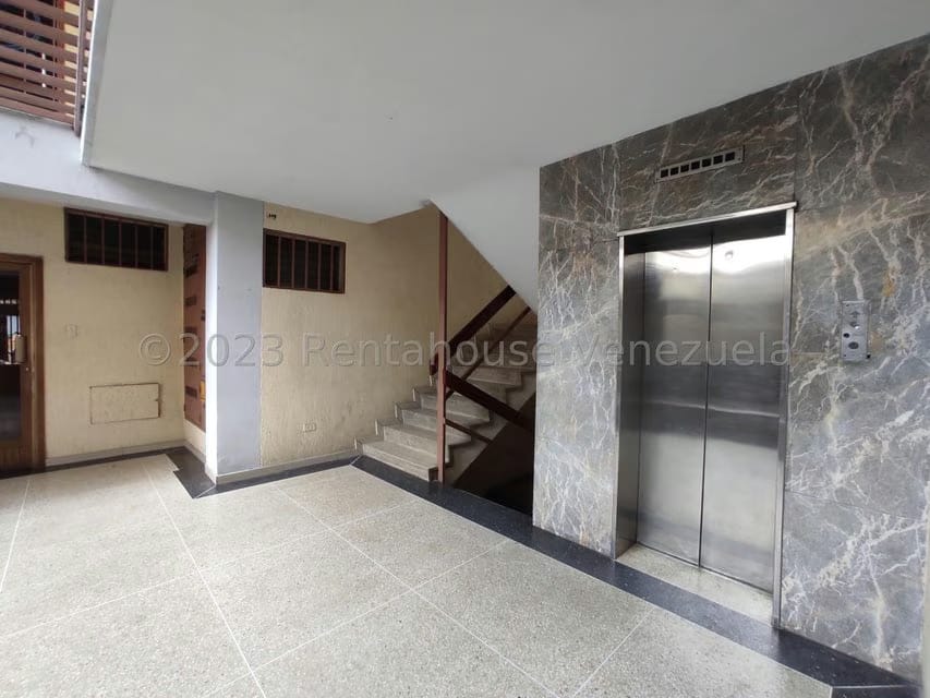 Comercial (Oficina) en Alquiler en El Centro, Aragua - 4