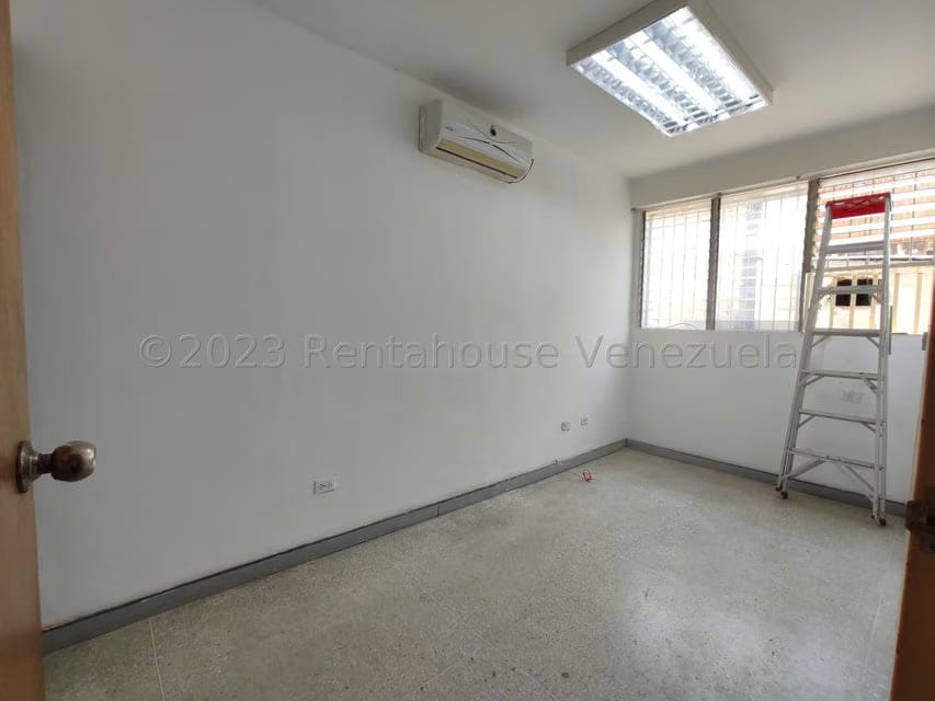 Comercial (Oficina) en Alquiler en El Centro, Aragua - 31