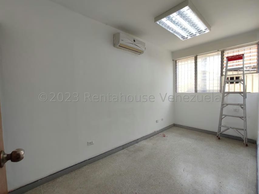 Comercial (Oficina) en Alquiler en El Centro, Aragua - 32