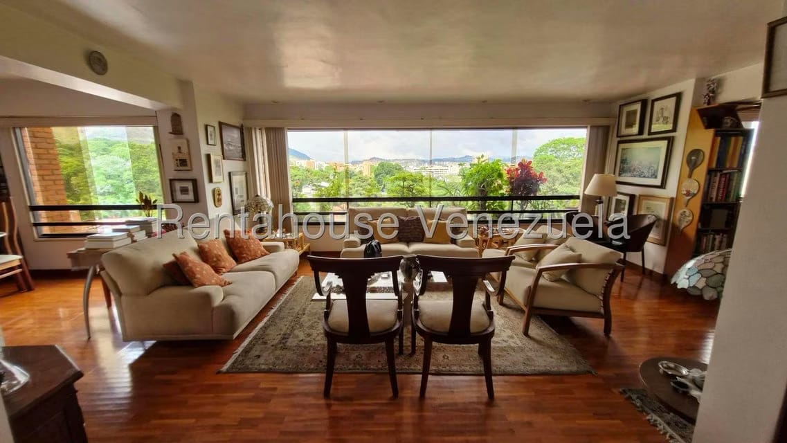 Apartamento (1 Nivel) en Venta en Los Dos Caminos, Distrito Metropolitano - 2