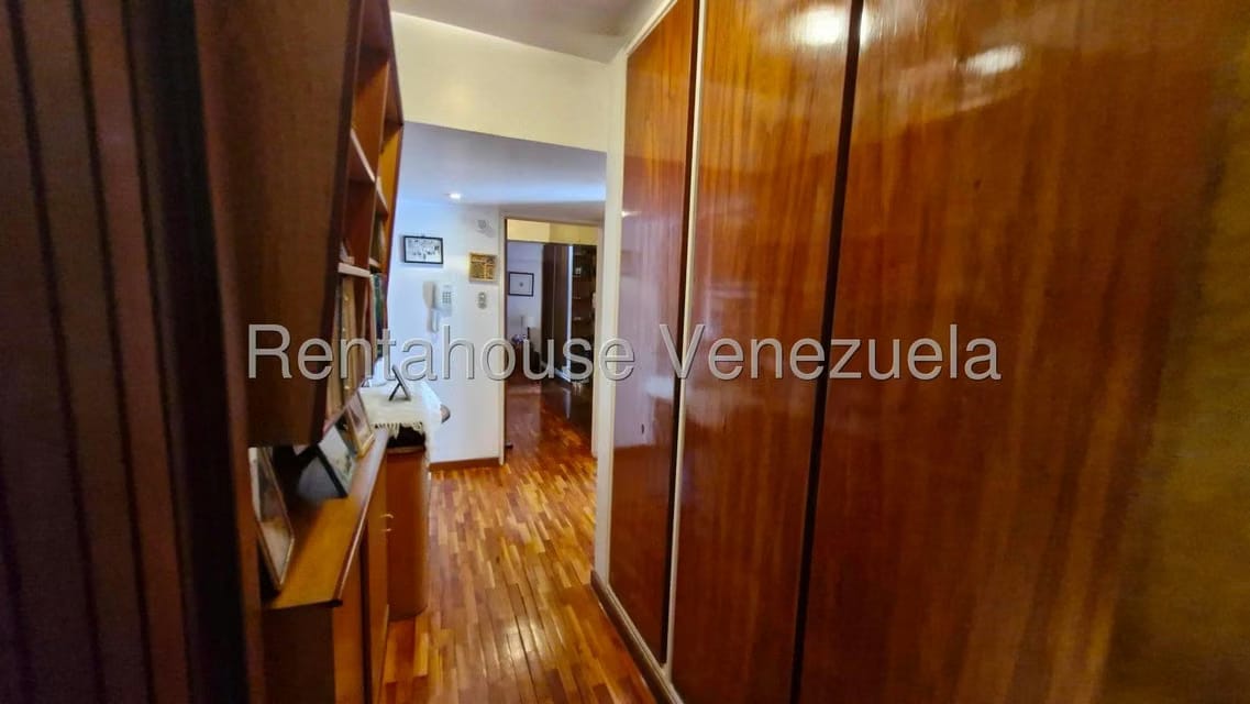 Apartamento (1 Nivel) en Venta en Los Dos Caminos, Distrito Metropolitano - 19