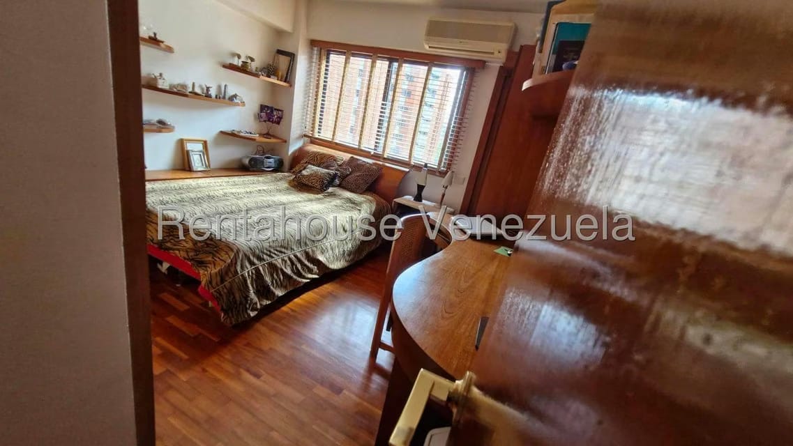 Apartamento (1 Nivel) en Venta en Los Dos Caminos, Distrito Metropolitano - 21