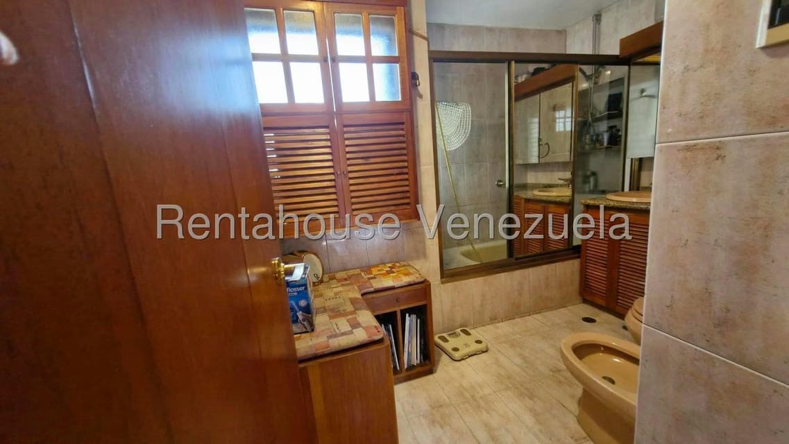 Apartamento (1 Nivel) en Venta en Los Dos Caminos, Distrito Metropolitano - 23